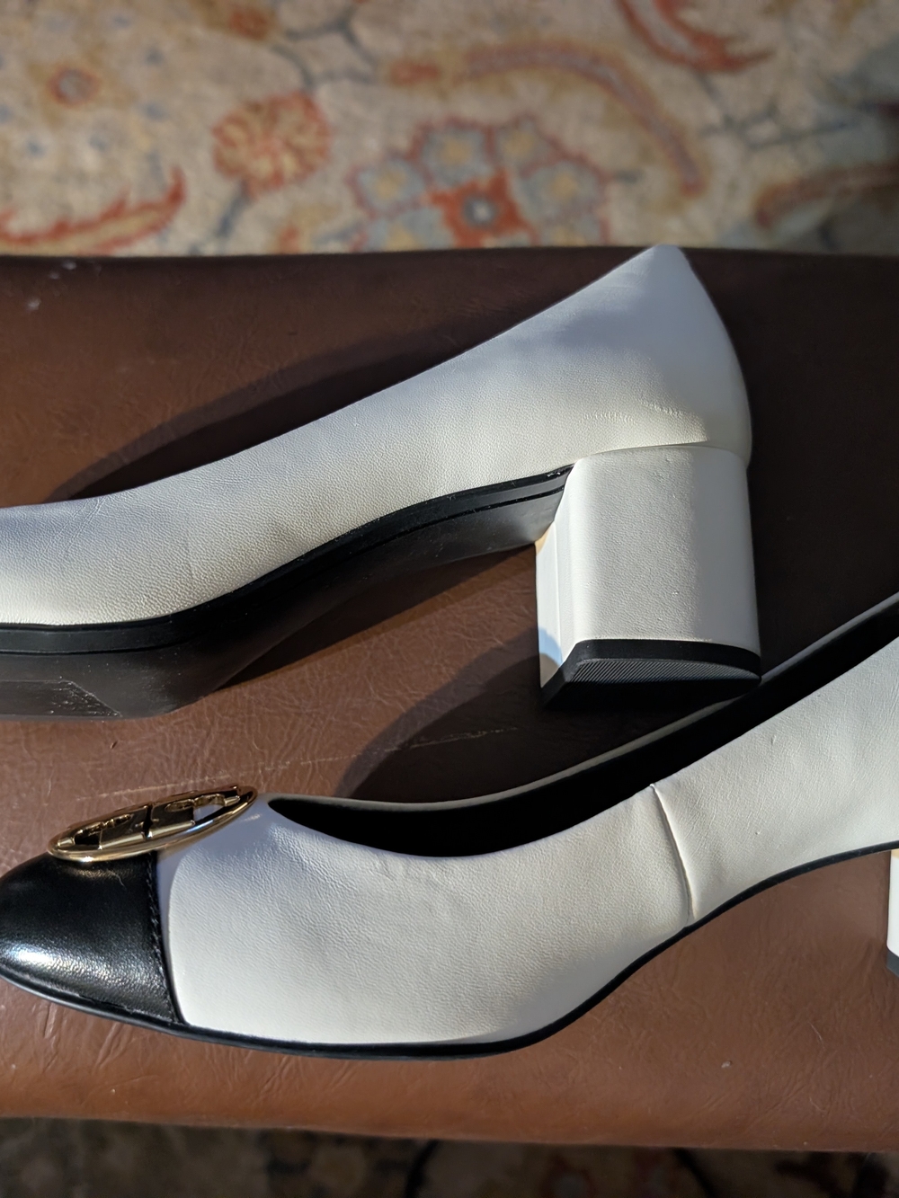 Tory Burch Two-Tone Chelsea Heel Pump in White and Black 8 - Picture 5 of 8